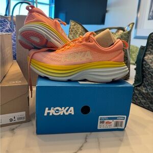 HOKA W BONDI 8 Shell Coral/Peach Parfait 9B